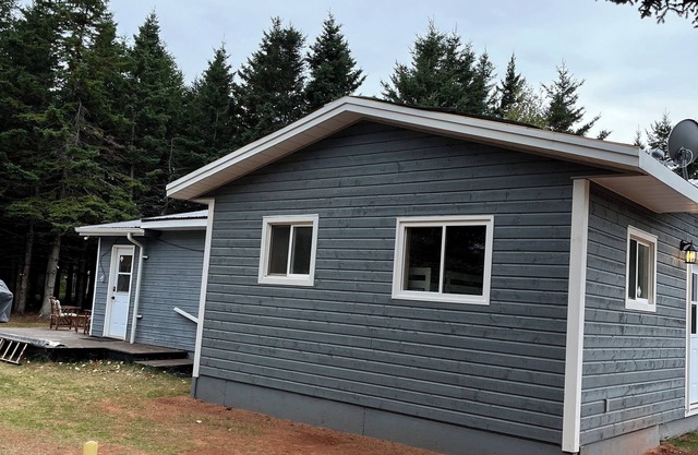 Pine haven cottage two minute drive to provincial park with fabulous beach