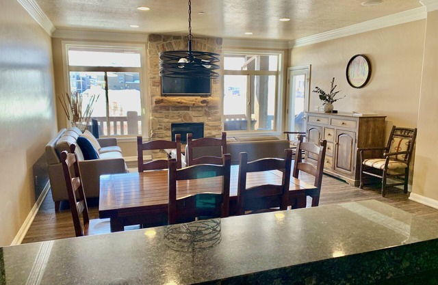 Pineview Lakeside l Snowbasin l Jacuzzi I Powder Mountain I Ogden Valley l Pool