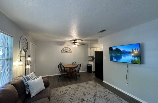 Piney Woods 8 - King Bed