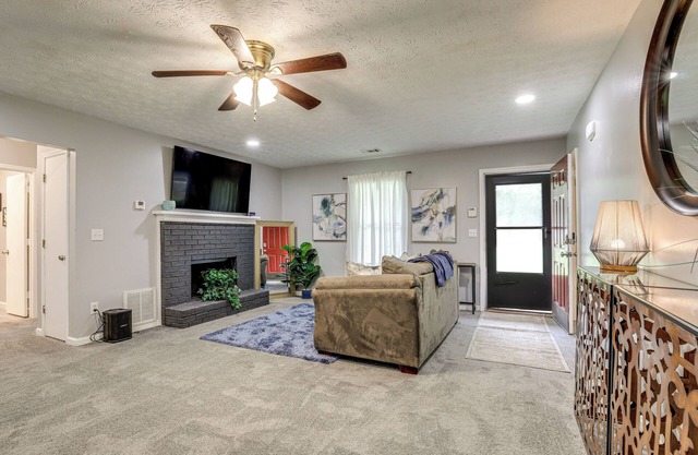 Ping-Pong & Pool Table: Peaceful Stonecrest Escape