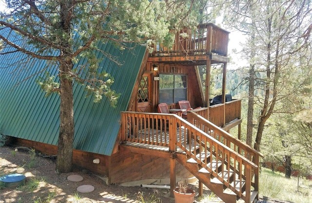 Pinon Hideaway - Two Bedroom Cabin