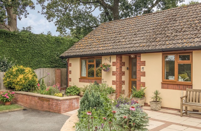 PIPISTRELLE LODGE, character holiday cottage in Plymtree