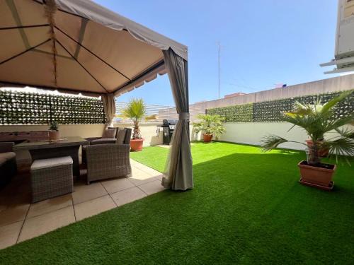 Piso con terraza a 5 min del mar