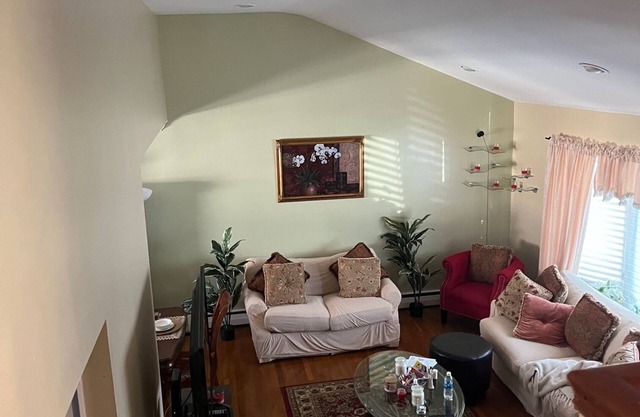Plainfield Paradise for the Whole Family close to JFK and hospitals