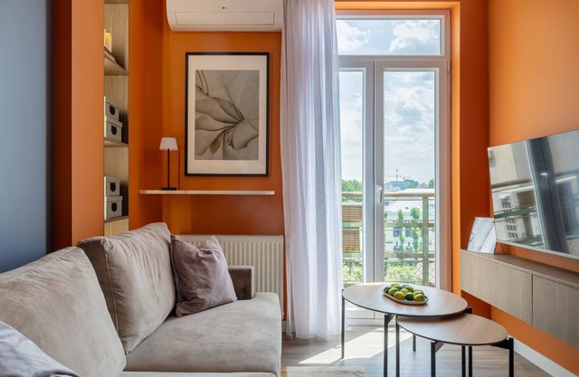 Playful Bright 1BR Near The Faculty of Law
