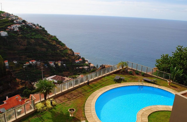 Plaza Bay - Apartment With Swimming Pool & Stunning Sea views