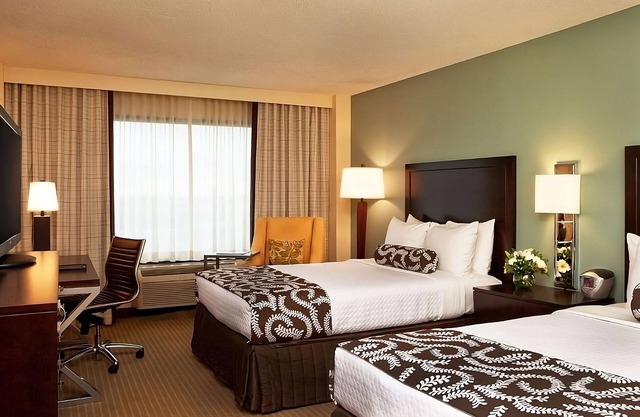 Pleasant Stay, Convenient Location! Outdoor Pool, Parking, Pets are Allowed