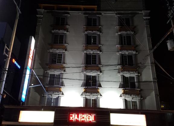 Plus Motel