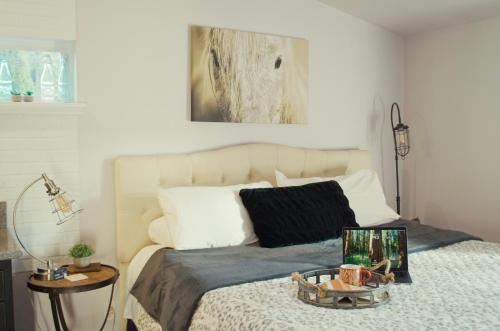 PNW Scenic Loft with Kitchenette