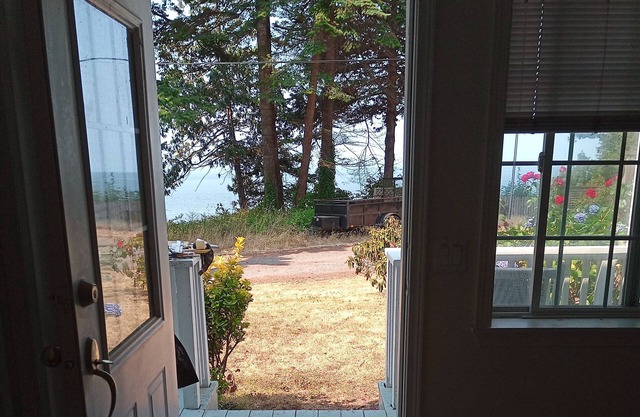 Point Roberts ocean front home (Point Roberts, WA, USA)