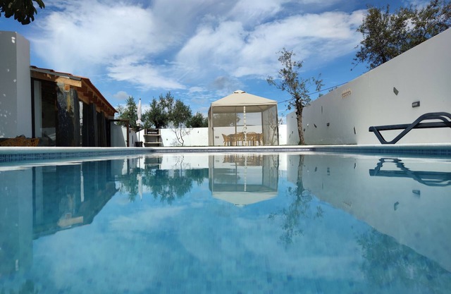 Pomar das Oliveiras with swimming pool, free EV charging, Pet friendly