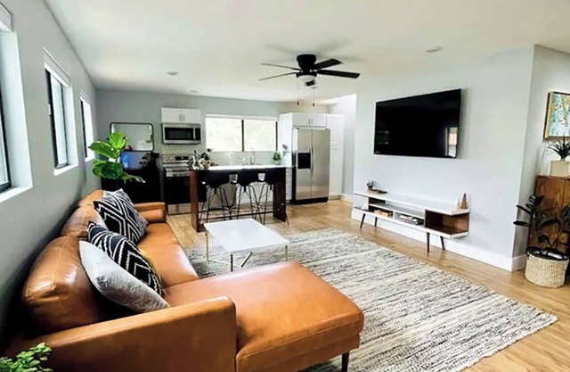 Pond Front Guest House Escape in the Foothills