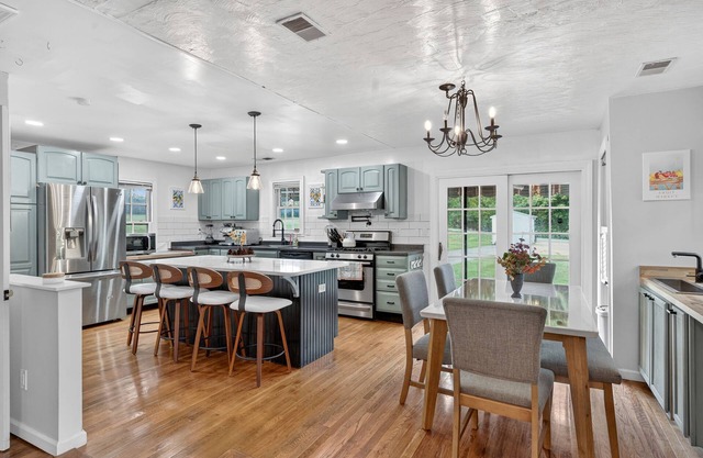 Pond-Front Retreat Near Appalachian Trail