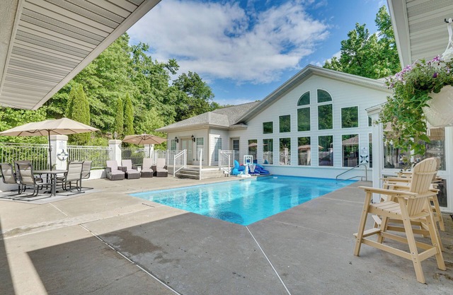 Pool, Hot Tub & Pickleball Court: Lake Ozarks Home