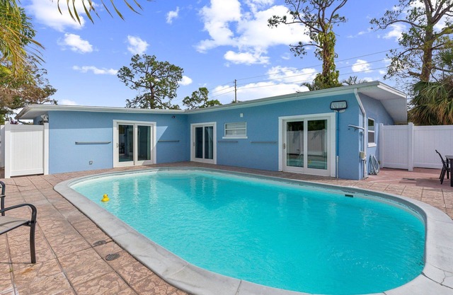 Pool Near Beaches Pet Friendly