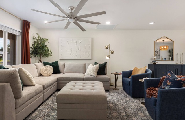 Pool, Spa, Fire Pit, Grown Up Swings-Your Own 5BR/3BA Resort-LOW Pool Heat Fee