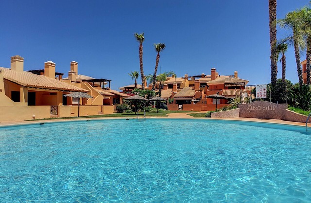 Poolside, south facing bungalow with roof terrace