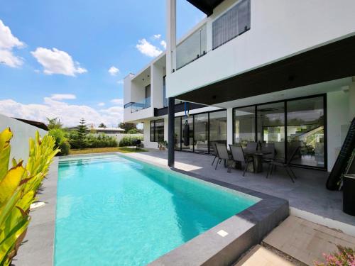 Poon Pool villa near Ruamchok Boxing private pool etc