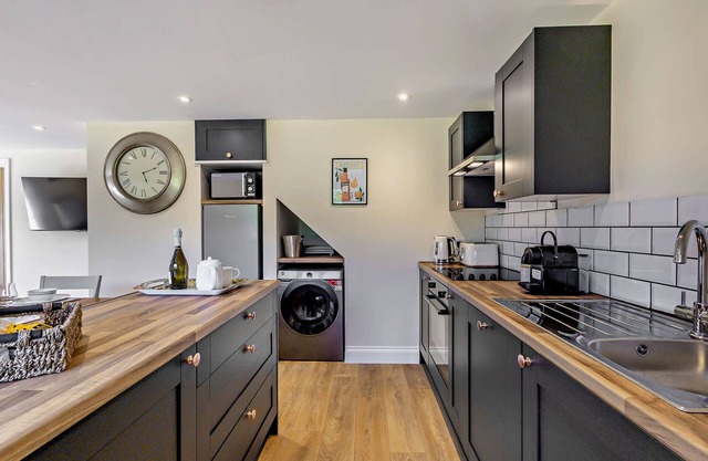 Popps Barn - Two Bedroom House, Sleeps 4