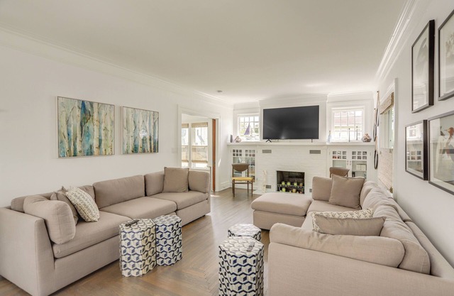 Port Clinton Home w/Lake View - Walk to Beach!