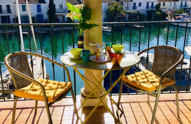 Port Grimaud : Frantastic View for this Romantic flat, renovated.