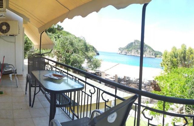 Poseidon Beach Bar & Restaurant Apartments