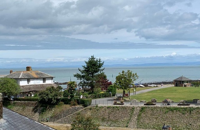 Postmans Rest, second floor apartment, Lynmouth with private parking