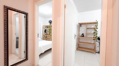 Poucos passos do mar