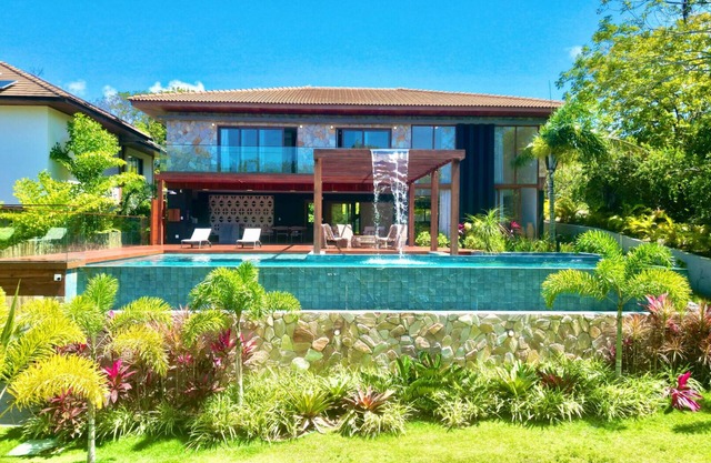 Praia do Forte Mansion Near the Beach 6 Suites in the Enseada do Castelo Condominium