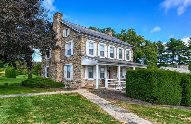 Pre-Civil War Farmhouse/Personal Private Golf Course