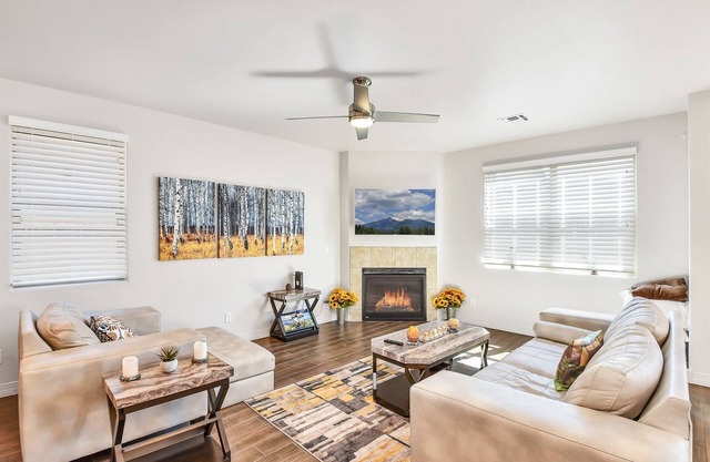 Precious Mountain Hideaway! Central to Key Attractions!