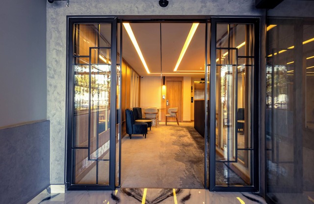 Premier Lounge Hotel