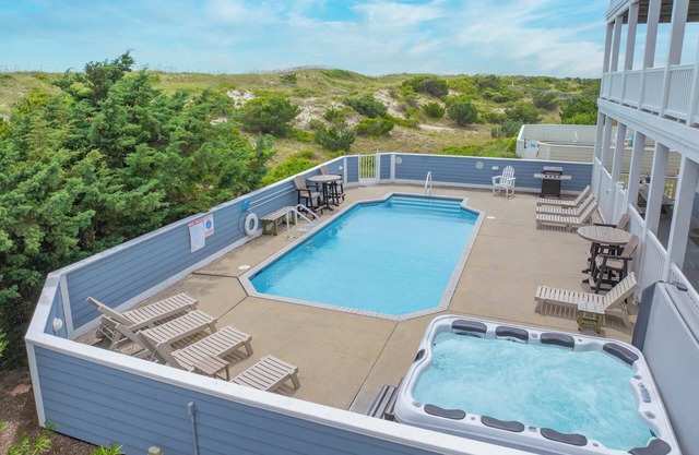 Premier Oceanfront w/Pool, Hot Tub, Elevator, Game & Theater Rooms, Tiki Bar