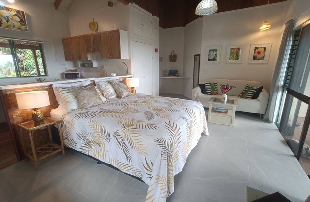 Premier Studio with Lagoon Views | Kaute
