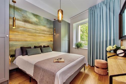 Premium Seaside Escape with Forest View and Free Parking