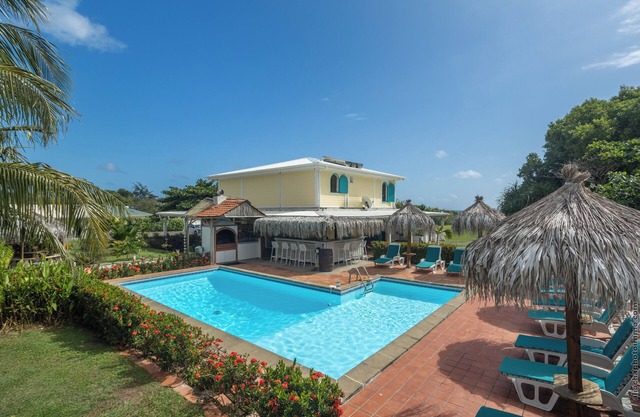 Prestigious seaside villa, swimming pool, 9 bedrooms *