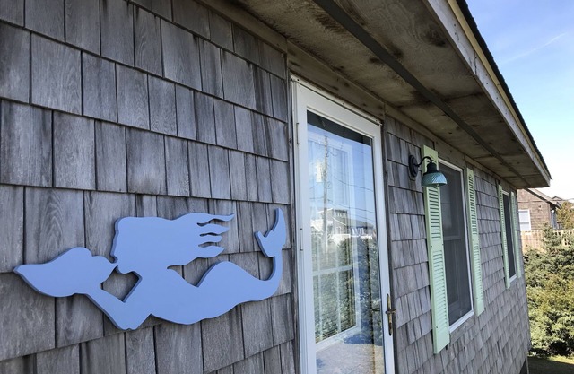 Pretty 3BR 2BA Oceanside Cottage w/Hot Tub, Short Walk to Beach, Linens Included