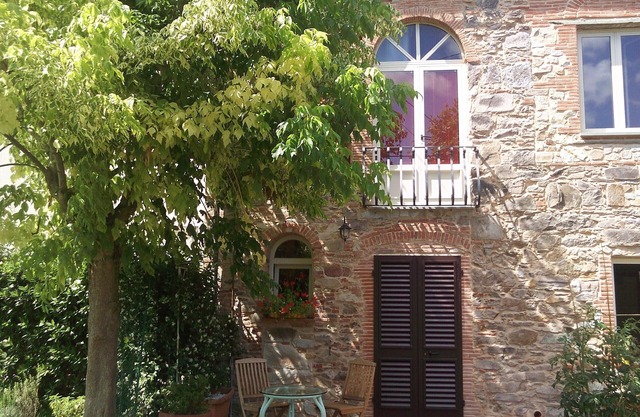 Pretty and romantic Tuscan country house in Lucca, ideal garden for dinners and relaxation
