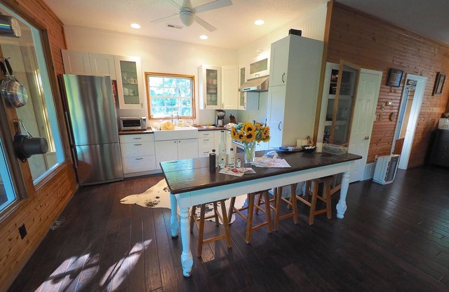 Pretty Lake Guest House On 30 Acres - Minutes From Columbia
