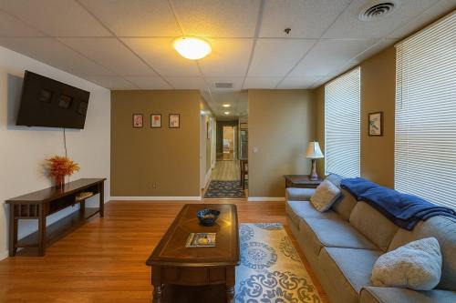 Prime Location! 2BR-3BA Near WVU & Downtown Fun