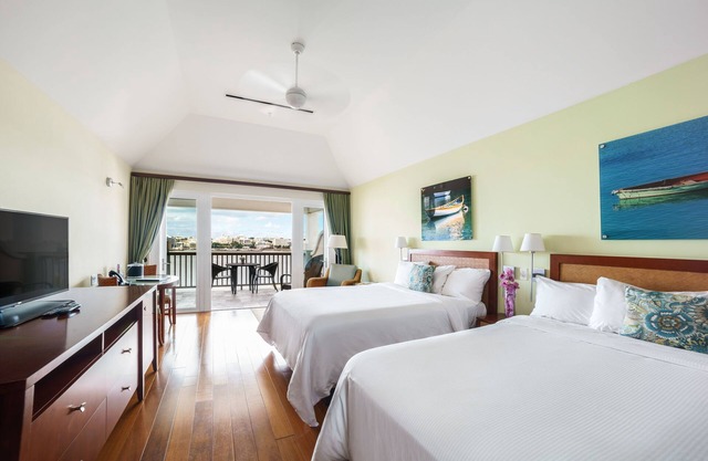 Prime Location! Outdoor Pool, FREE Parking, Close to Audubon Bird Sanctuary!