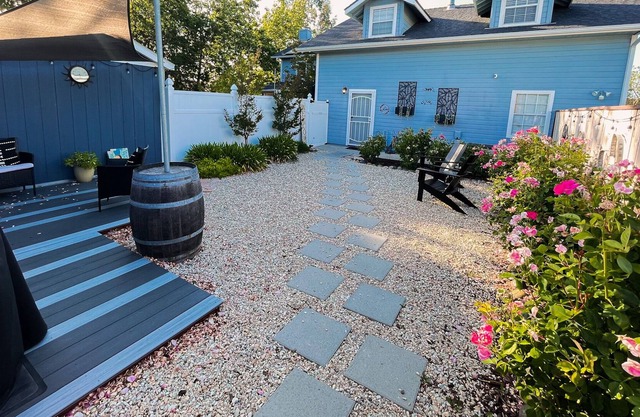 Private 2 BR East Side Cottage close to wineries, golf and downtown