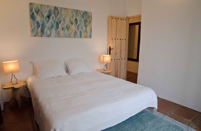 Private 4 Bedroom Hilltop Villa, Panoramic Mountain and Sea Views