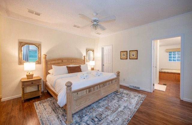 Private 4BR Oasis | 2 KNG BDs | 4 TVs | Free Wi-Fi