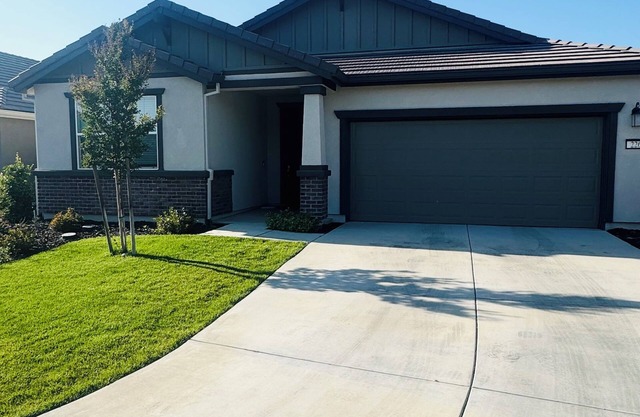 Private 4BR Retreat with Hot Tub, bbq, outdoor tv near Thunder Valley