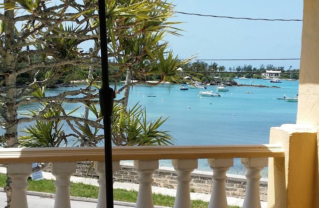 Private and Dreamy.Balcony, Wine, Sunset, Upstairs with its own entrance!