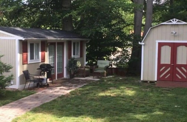 Private Apt with backyard