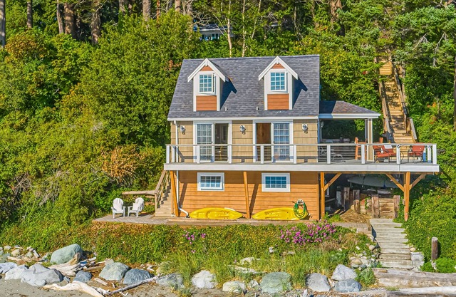 Private beachfront cottage with expansive deck, kayaks, elegant interior, & W/D
