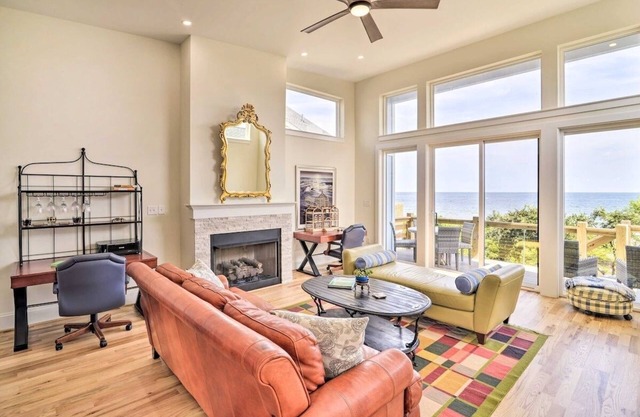 Private Beachfront Modern Villa: Outdoor Shower!