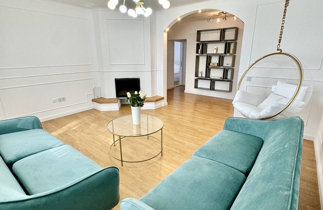 Private building - Apartment - spacious and newly renovated